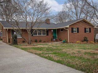 2737 Westridge Rd, Winston Salem, NC 27103