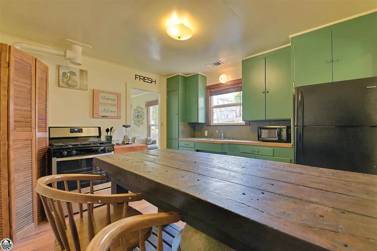 2 bed, 936 sqft, $1,850 — Photo 2