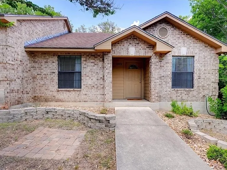 1204 Furman Ave — Photo 2