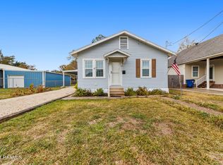 911 E 6th St, Crowley, LA 70526