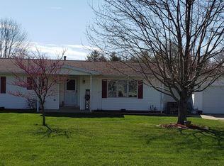 901 W Meadow Ln, Athens, IL 62613