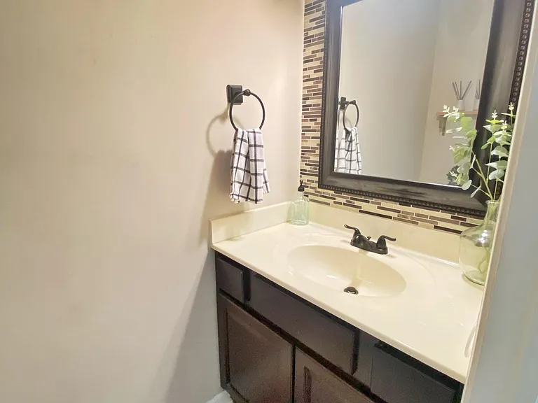 1657 Fairfax Dr — Photo 16