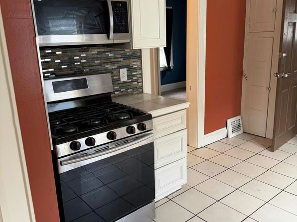 3035 E 126th St