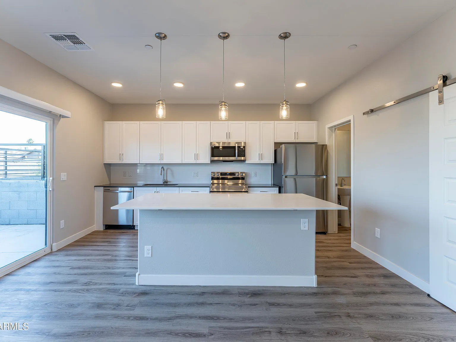 3 bed, 2.5 bath, 1550 sqft, $2,495 — Photo 2