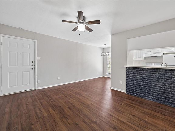 4th image of 201 Emerson St APT 15