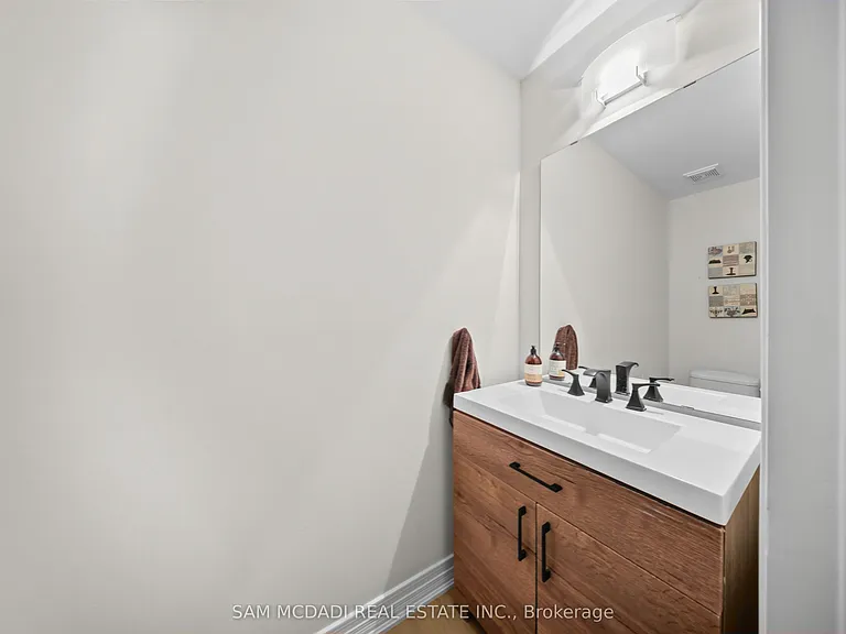 95 Kerr St W #2 — Photo 15