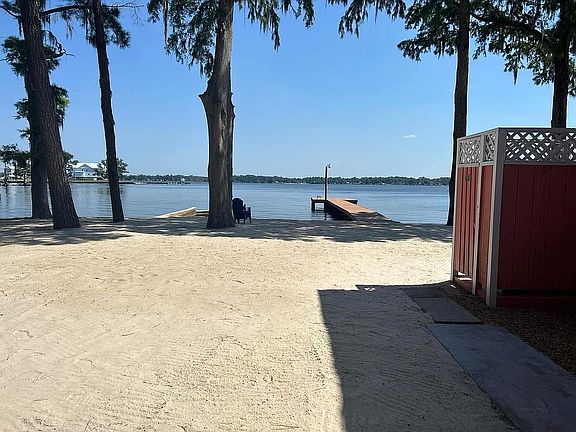 4th image of 772 E Bayside Dr