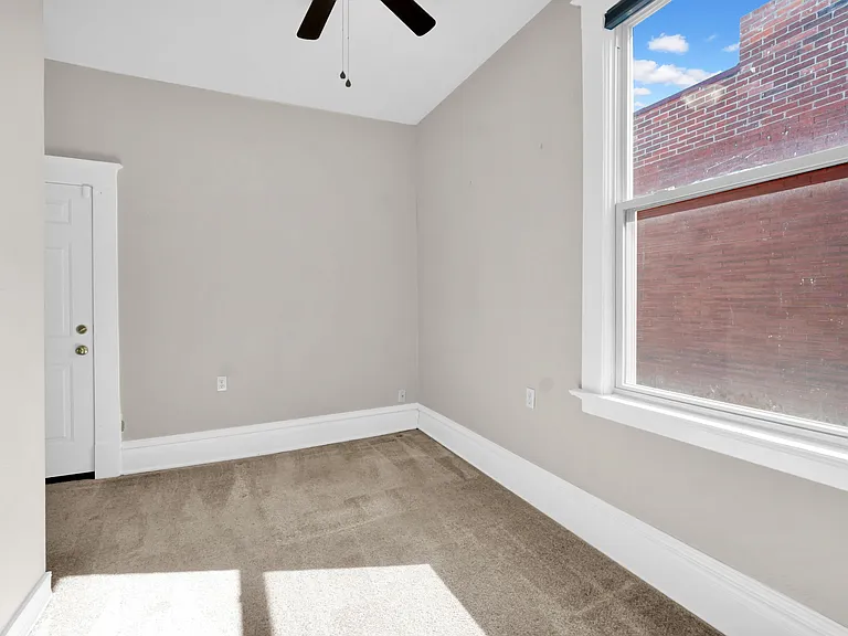 302 S Lincoln St — Photo 17