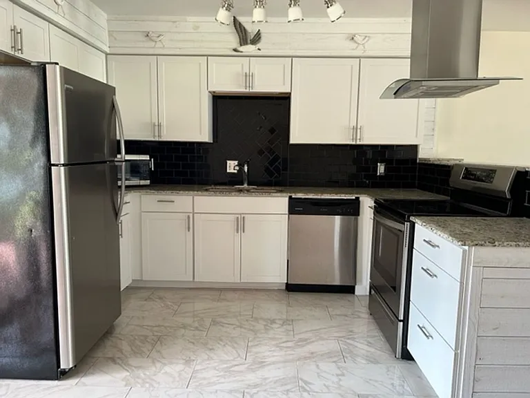 656 Palm View Dr #4 — Photo 1