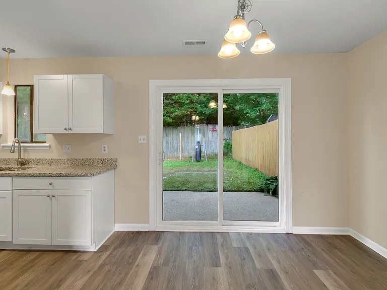 106 Brenda Dr — Photo 5