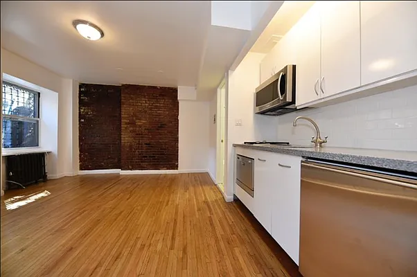 Rented by Buchbinder & Warren | media 16