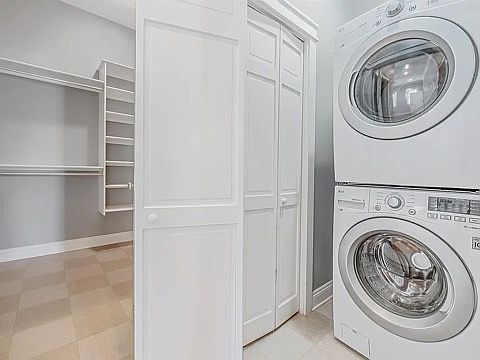 5th image of 416 Orange St