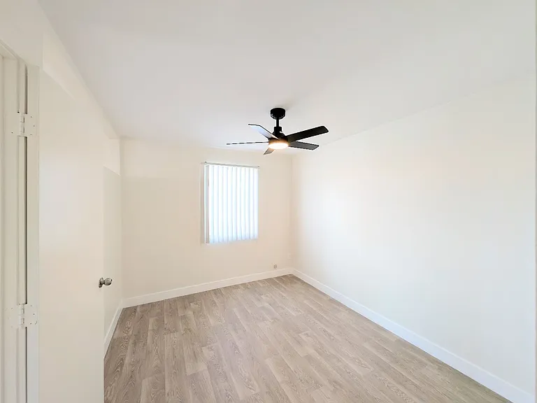 208 E Prince Rd — Photo 16