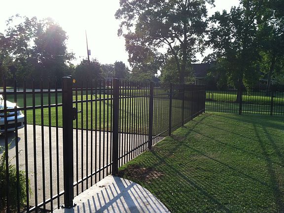 3rd image of 18440 White Oak Dr