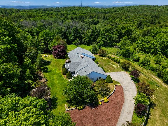 3rd image of 1107 Jackson Rd