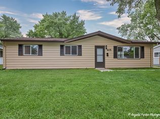 415 Oakwood Rd, Wauconda, IL 60084