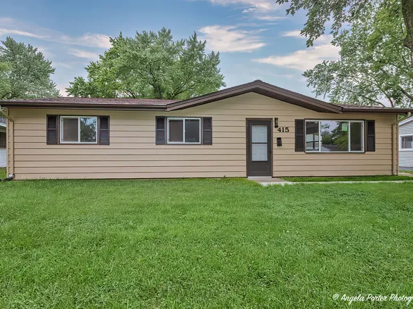 415 Oakwood Rd, Wauconda, IL 60084