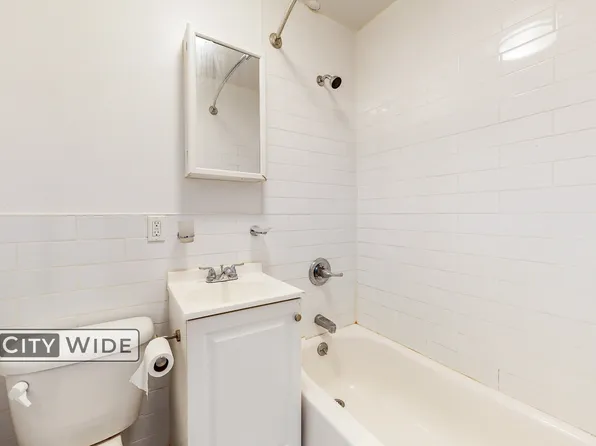 255 East 61st Street image 4 of 7