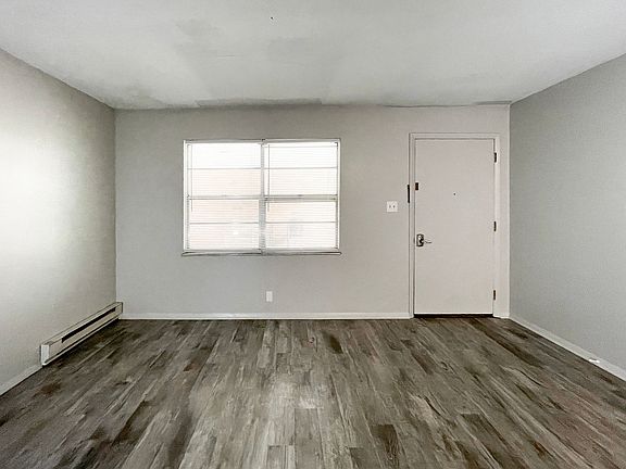 3rd image of 2310 N Oakwood Ave APT 2