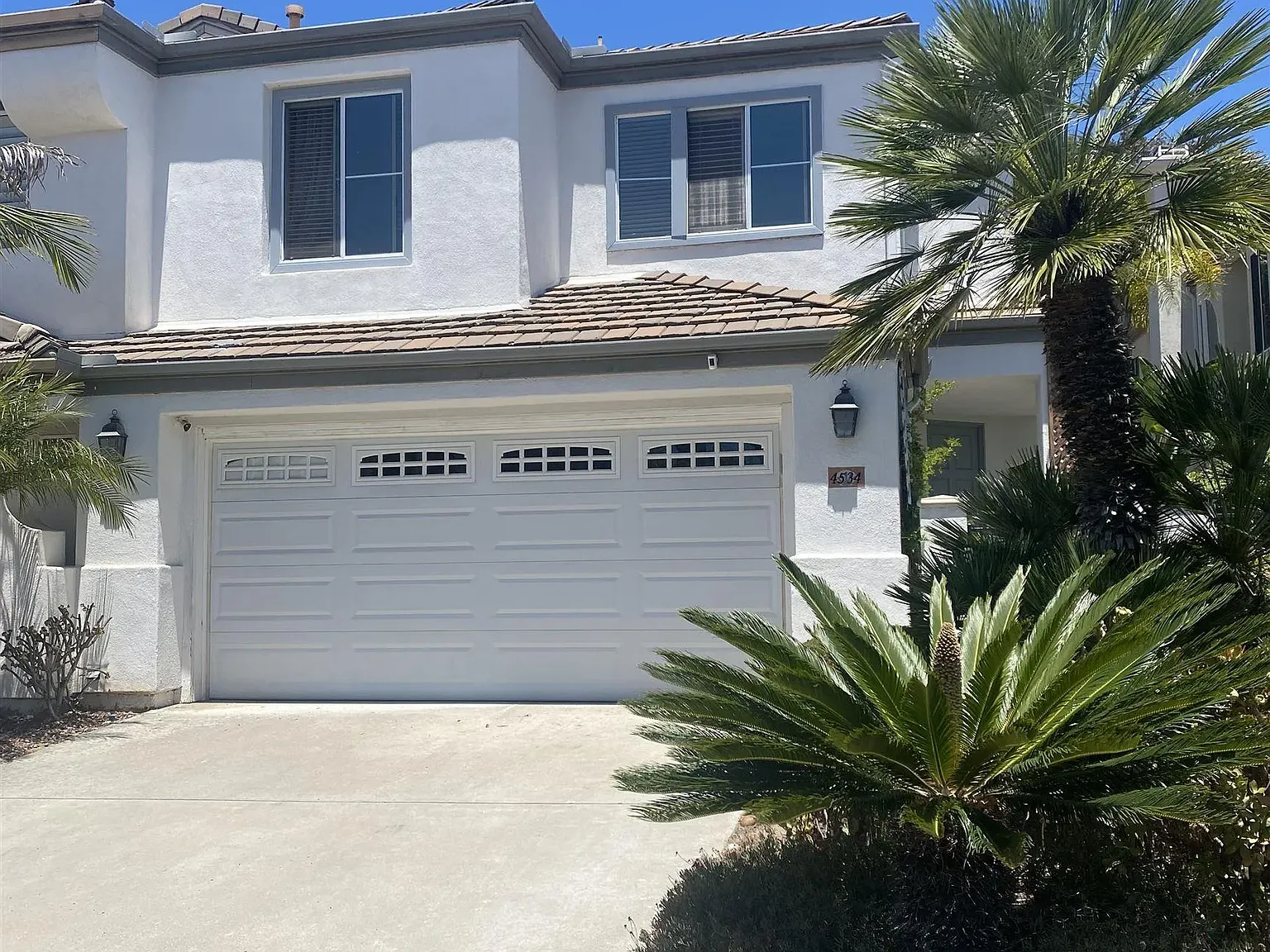 3 bed, 2.5 bath, 2300 sqft, $6,390 — Photo 1