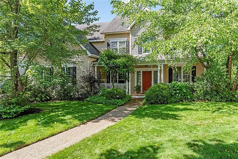 155 Summerlawn Dr photo 1