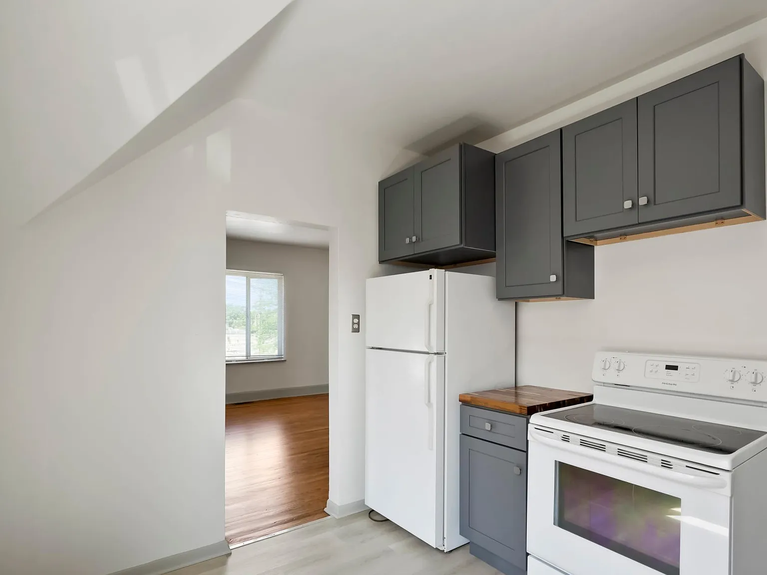 278 S Lincoln St — Photo 3