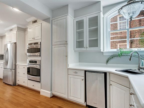 5th image of 49 Willway Ave #1