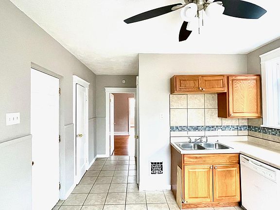 4th image of 4566 Loughborough Ave #2
