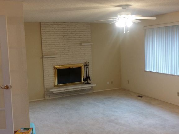 Shunk Living Room with Fireplace_02072016