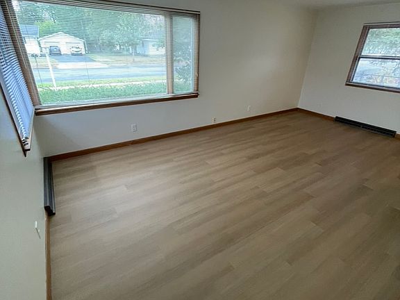 2nd image of 2935 Leslie Ln #2935