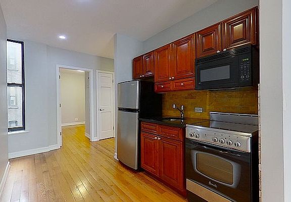 3rd image of 324 E 61st St #4RV
