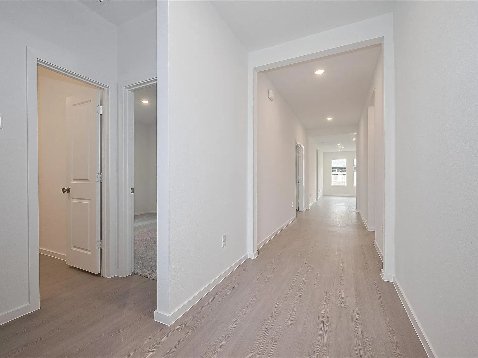 4 bed, 2.0 bath, 2014 sqft, $2,145 — Photo 4