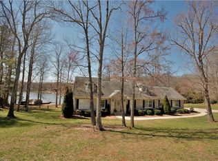1335 Riverside Dr, Lexington, NC 27292