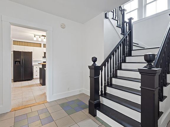 3rd image of 41 Pioneer Street