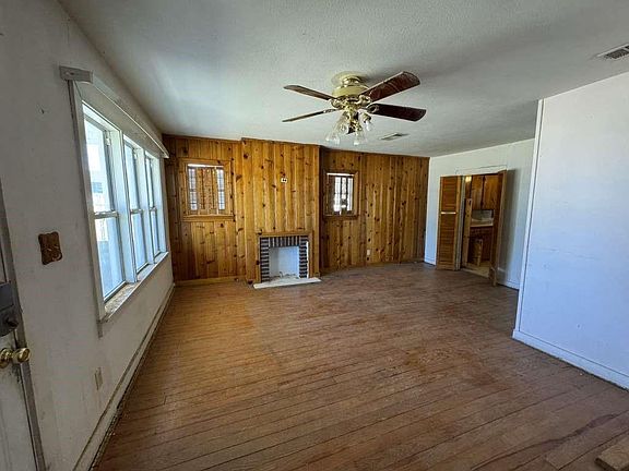 4th image of 910 S 11th St