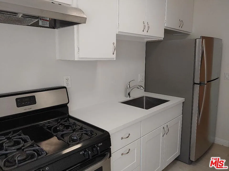 3 bed, 2.0 bath, $3,000 — Photo 3