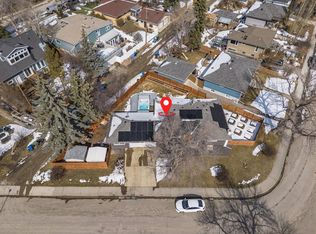 48 SW Carnarvon Way NW, Calgary, AB T2K1W4