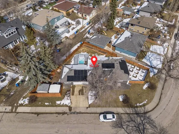 48 SW Carnarvon Way NW, Calgary, AB T2K 1W4