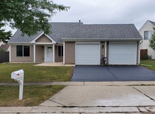 151 Red Cedar Dr, Streamwood, IL 60107