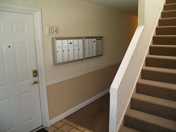 3rd image of 1902 N Seminary Ave APT 201