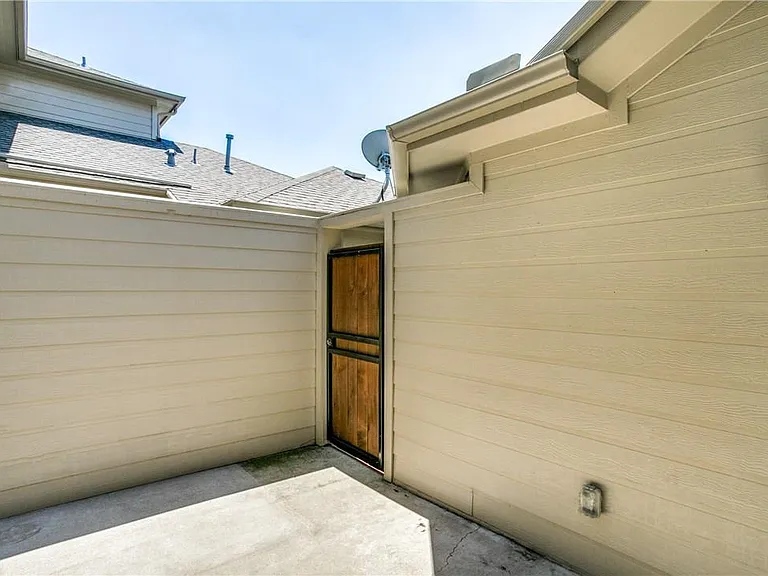 8613 Empire Blvd — Photo 11