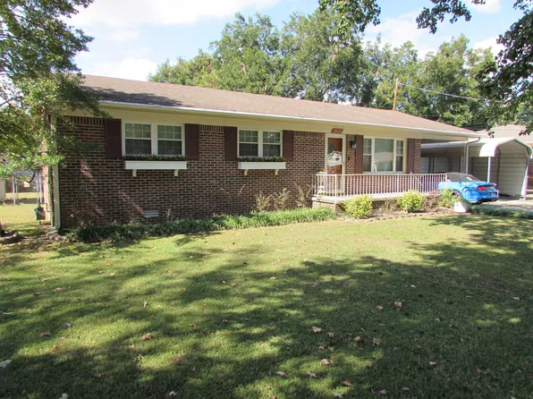 1825 Davy Crockett Cv, Dyersburg, TN 38024