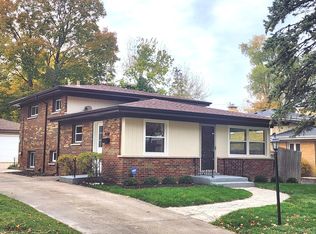 223 Kenloch Ave, Libertyville, IL 60048