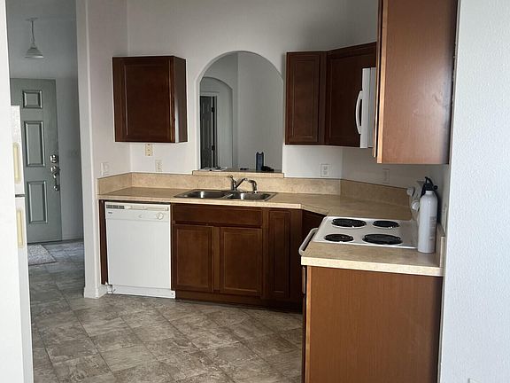 4th image of 240 Fountain Lake Blvd
