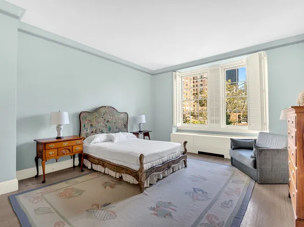 1 Sutton Place South image 20 of 26