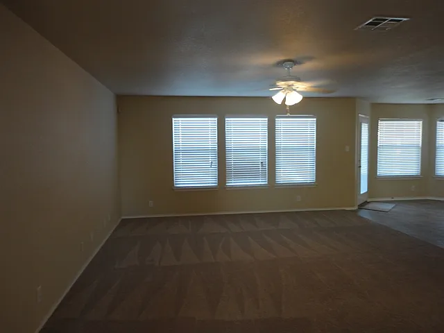 5 bed, 3.0 bath, 3025 sqft, $2,400 — Photo 4