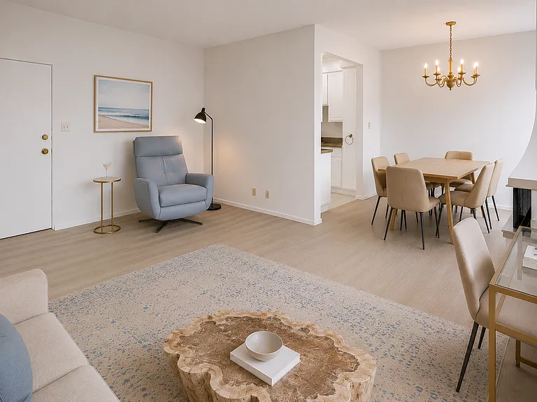 11425 Rochester Ave #3 — Photo 4
