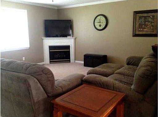 4th image of 381 Glenda Ln