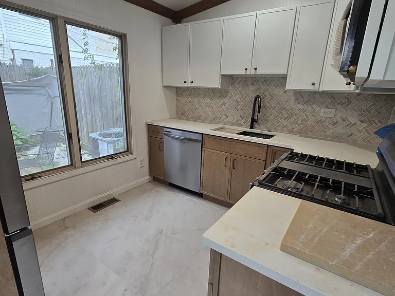161 Mifflin St — Photo 11