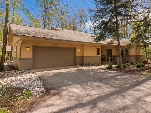 12055 S Woodwinds Cir APT 3, Traverse City, MI 49684